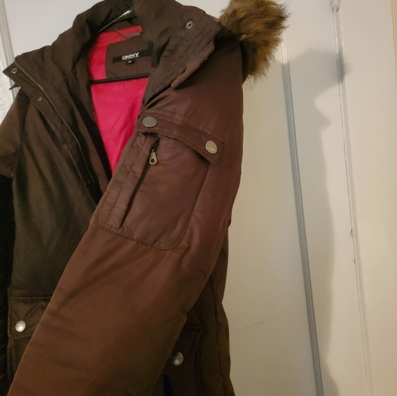 Like new DKNY puffer coat with removable hood - Picture 4 of 9